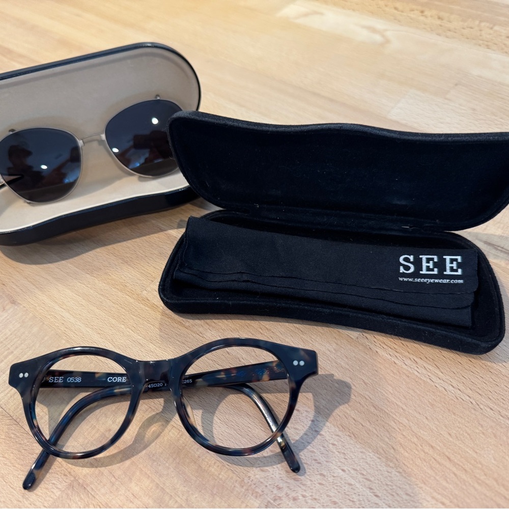 Black Round Glasses - image 1